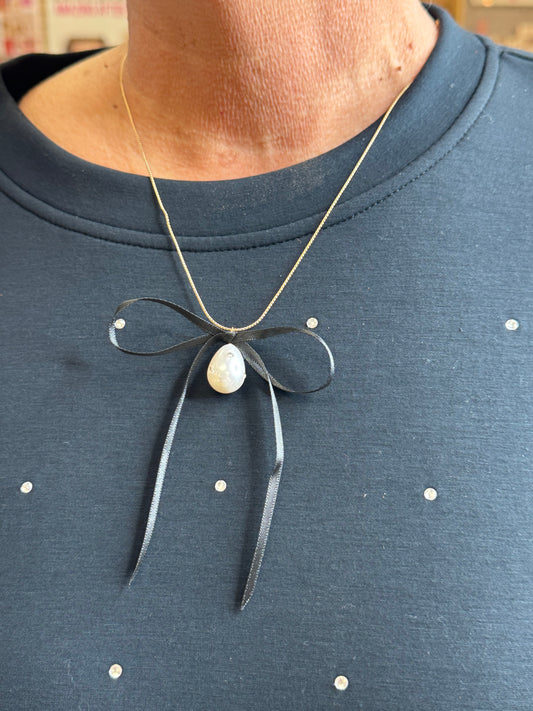 Bow Necklace